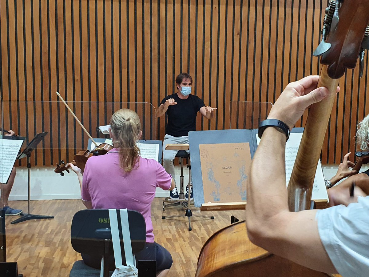 OSRMurcia's tweet photo. ¡Volvemos al escenario de @SENTMEcocentain! La sección de cuerdas de la #ÖSRM, dirigida por @IgnacioGVidal, interpretará las Serenatas para cuerdas de Elgar y Dvorak. La 7ª edición de #SentMe, bajo el lema #LaCulturaEsSegura, nos acercará al calor del público en un entorno único https://t.co/Js0KZzOhvs