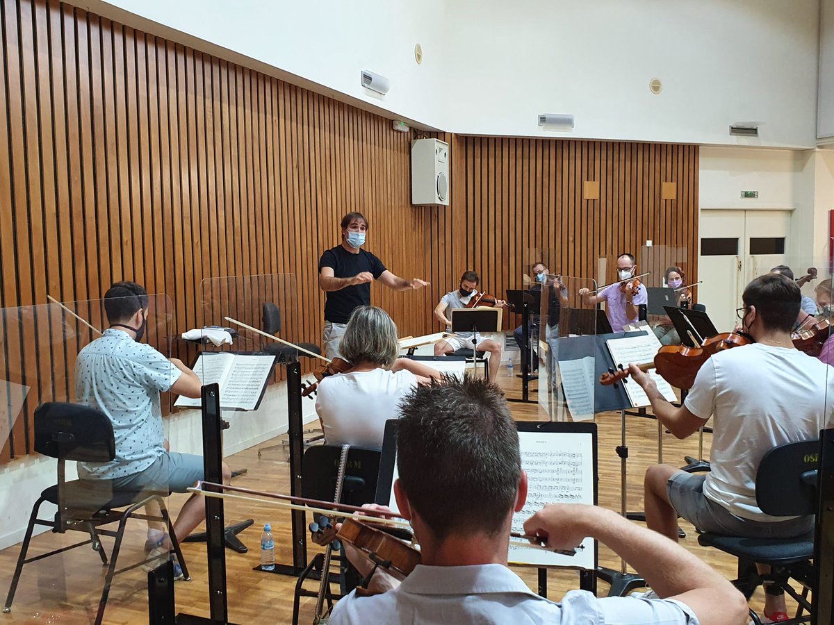 OSRMurcia's tweet photo. ¡Volvemos al escenario de @SENTMEcocentain! La sección de cuerdas de la #ÖSRM, dirigida por @IgnacioGVidal, interpretará las Serenatas para cuerdas de Elgar y Dvorak. La 7ª edición de #SentMe, bajo el lema #LaCulturaEsSegura, nos acercará al calor del público en un entorno único https://t.co/Js0KZzOhvs