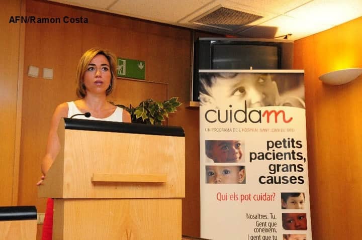LegadoChacon's tweet photo. Hoy 27J, hace 10 años q Carme Chacón y @maneldecastillo gerente del @SJDbarcelona_es suscribían 1 convenio d colaboración con el en el marco dl "Programa Cuidam". El objetivo era garantizar el acceso a 1 tratamiento médico especializado a niños enfermos d países menos favorecidos https://t.co/DsfUSxNtHB
