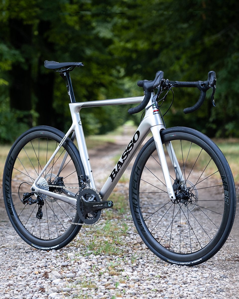 Basso Astra incorporates the tried, tested and racer approved Basso geometry and mates it with a sophisticated tube structure that adds efficiency thanks to both form and function. basso.news/Astra

#RideBetterRideBasso