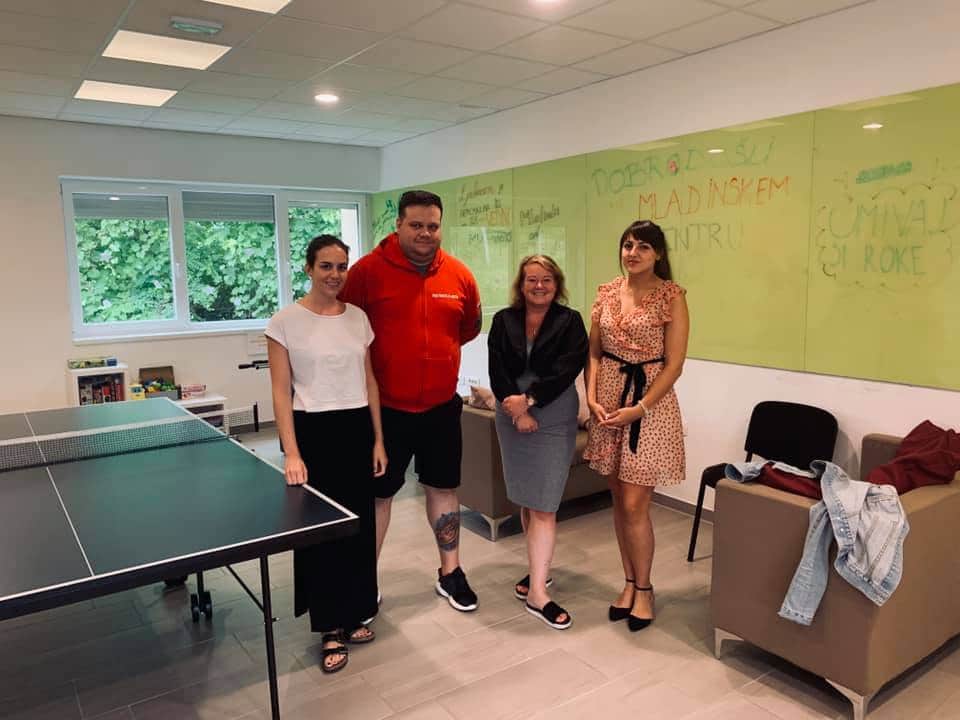 MrezaMaMa's tweet photo. 👉 V petek smo obiskali enega od najmlajših #mladinskicentri pri nas - Mladinski center Brda, ki je nedavno praznoval svoje prvo leto delovanja. 🙃 
Hvala za briško gostoljubje in še na mnogo uspešnih mladinskih korakov. ❣️ #MrežaMaMa https://t.co/gK5LRDIrrZ
