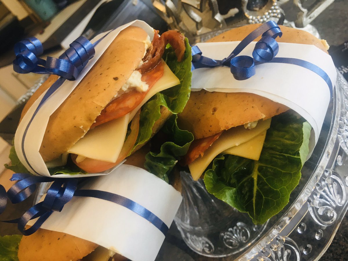 Lettuce 🥬 know if you need a Cute Bagel 🥯 today! 
Gouda , chorizo, houmous, sundried tomatoes , lettuce &amp; tomato.