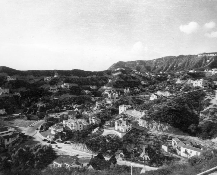 FAN_GoldenAge's tweet photo. Hollywood Hills, 1930
#Hollywood #LosAngeles #California https://t.co/0f7uwHSZYB