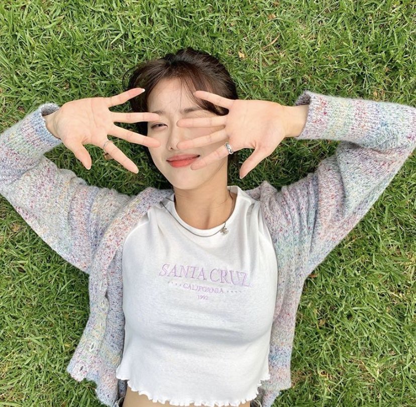 hourly lee naeun tweet media