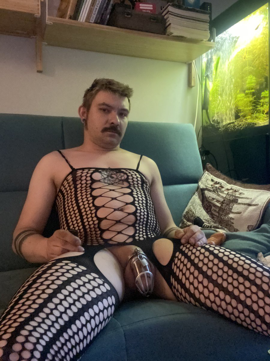 Last week I thought that will be funny to so something I do very rarely #selflocked #chastity #pipesmoker #teamlocked #gaylingerie