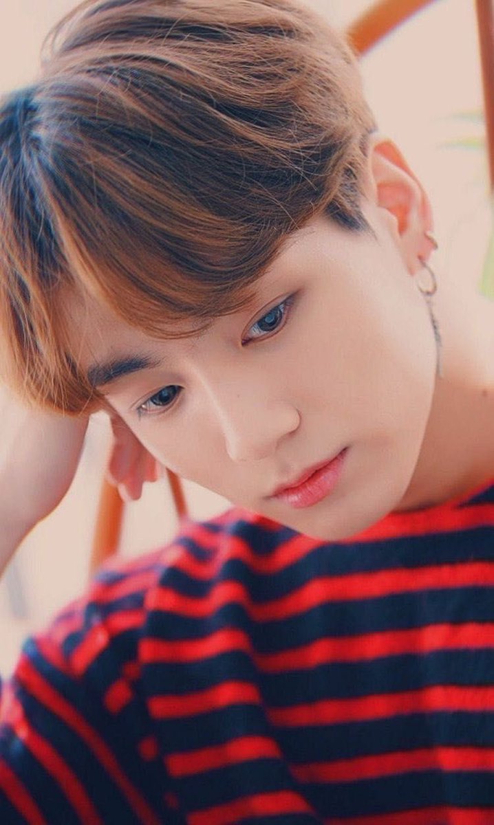 Freedomfanf's tweet photo. Capítulo 26 - Marillenknödel.

O doce com damasco, marillenknödel. 

Jungkook de cabelo castanho.

O sari da funcionária do Jimin.

O sorriso gengival do Yoongi. https://t.co/E8SKrOWHs3