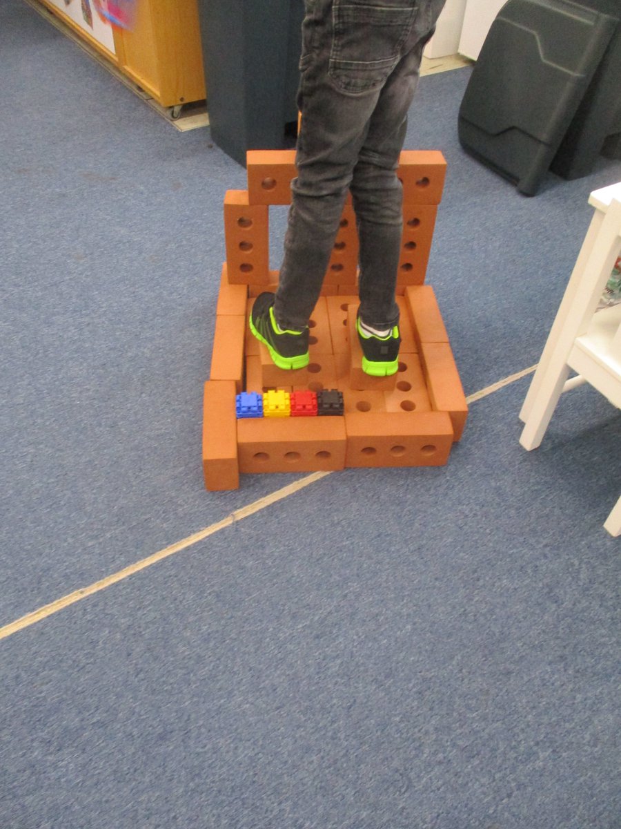 wybersoosc's tweet photo. We're back have you missed us? There's @Lego all over the floor and a time machine made of bricks. Think there's going to be a lot of cleaning for the adults but at least the children are having fun #UsingTheirImagination #PlayingTogether #PlayingWithFriends https://t.co/HO9LyB4x7G