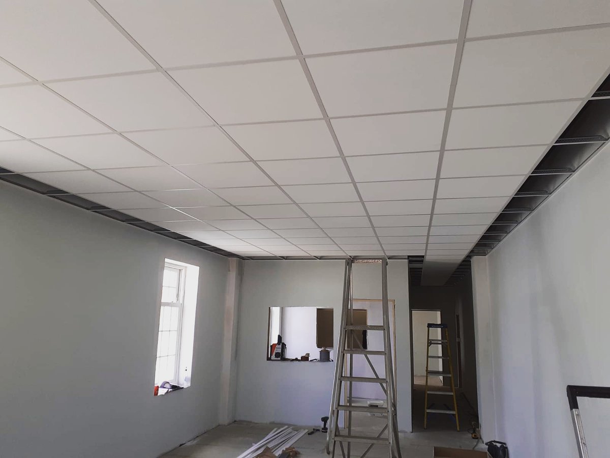 JagoDevelopment's tweet image. Sneak peak of the newly fitted offices at our new premises. Watch this space... Jago is on the move, onward and upward! Details coming soon 😁🎉 #wearemoving #excitingnews #officedecor #workplace #refurbished #design #fitoutinteriors #workinprogress