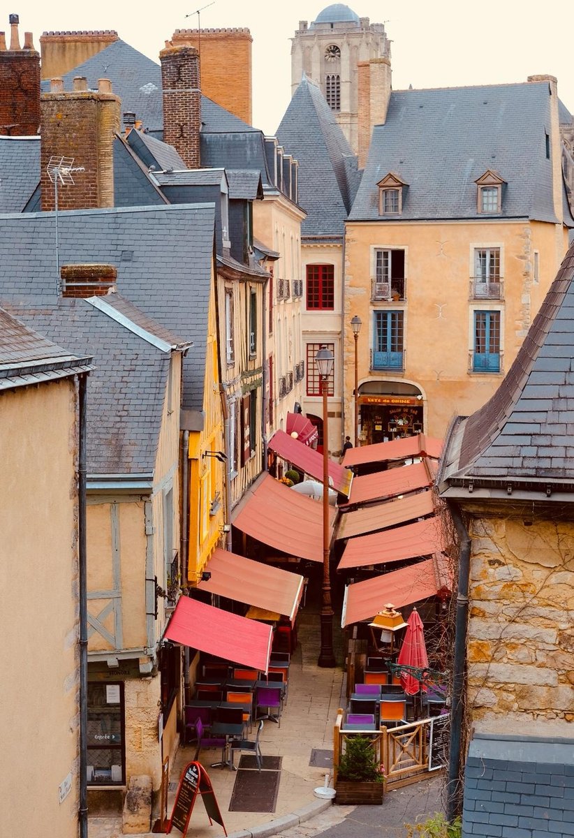 lifefrance's tweet photo. We're up to M in the A-Z of France! What's your favourite French place beginning with M?! 
Photos: Le Mans, Montpellier and Marseille - oh my! 
#thegoodlifefrance https://t.co/Aj9yuPTDCH