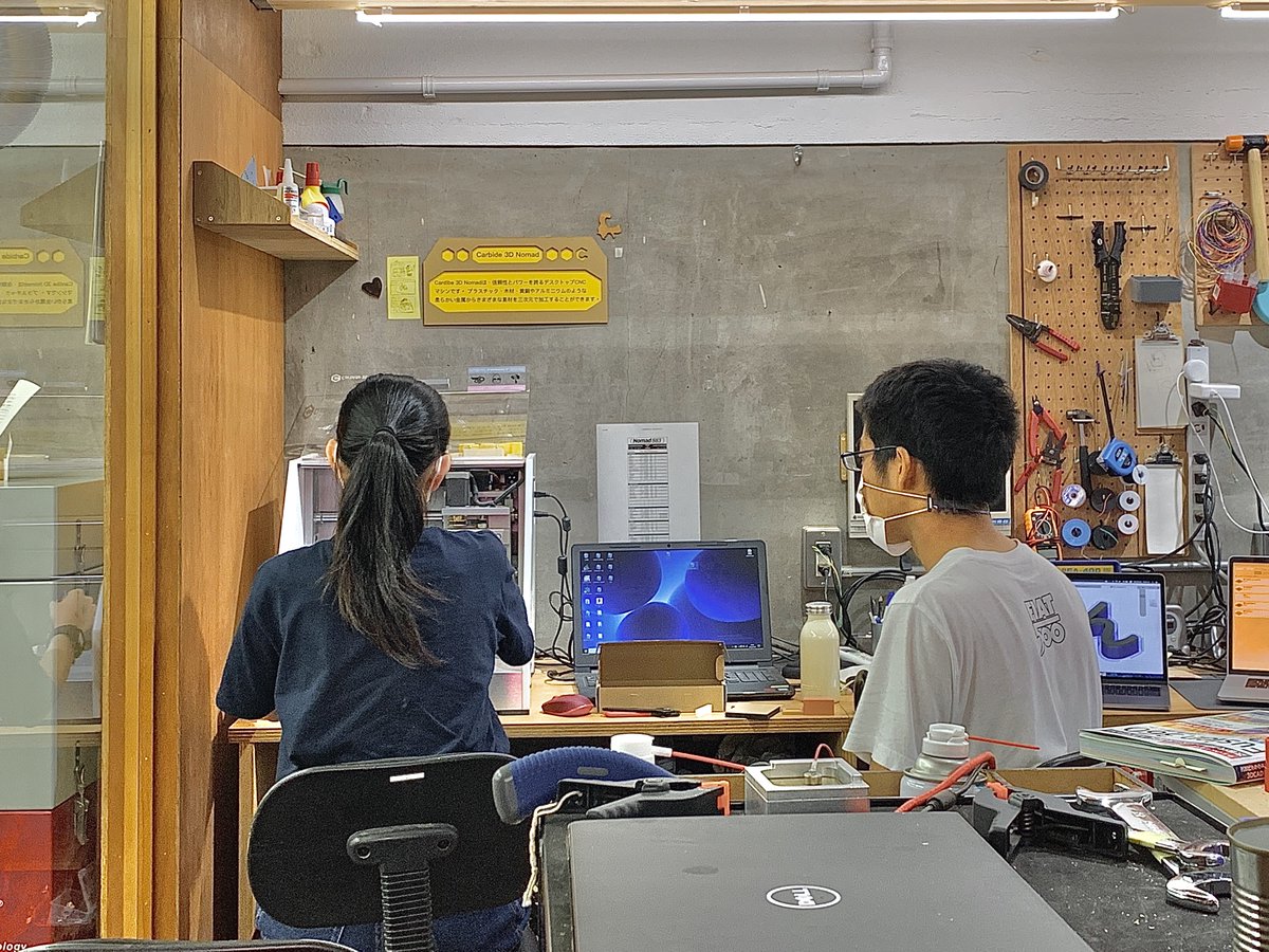 kmg_kyoto's tweet photo. アルミ製の「ん」です.CNC加工です.造形大学の学生さんが卒業制作のためにCNCトレーニングに来てくれました.人生初のアルミ加工が「ん」.平仮名の「ん」の形状には案外魅力があります.MDFでも削り出してみました.「ん」
#cnc #art #nomad #nomad883 #carbide3d #a5052 #ん
https://t.co/Drj8HZMOoZ https://t.co/MKPFyqy977