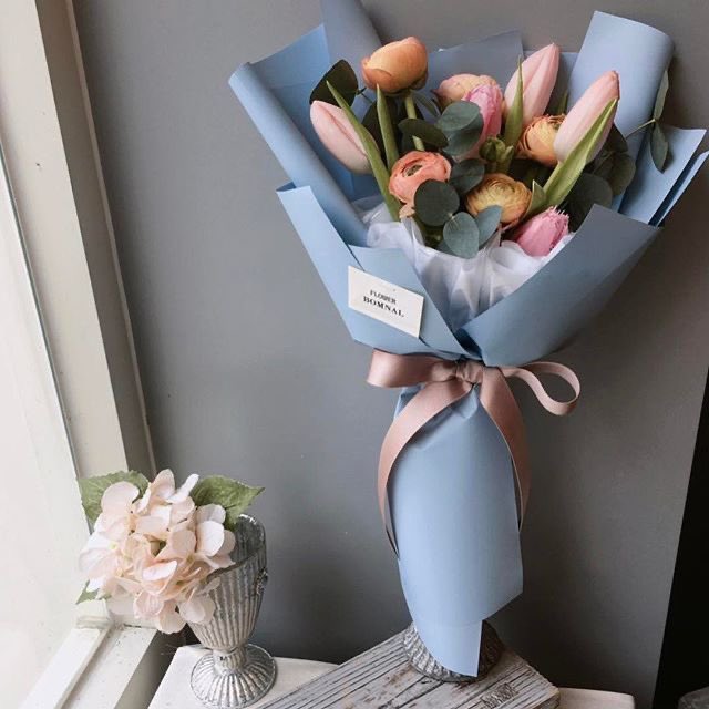 thecoolarchive's tweet photo. see how there are no red roses here? it should stay like that https://t.co/YL1DNDCGTv