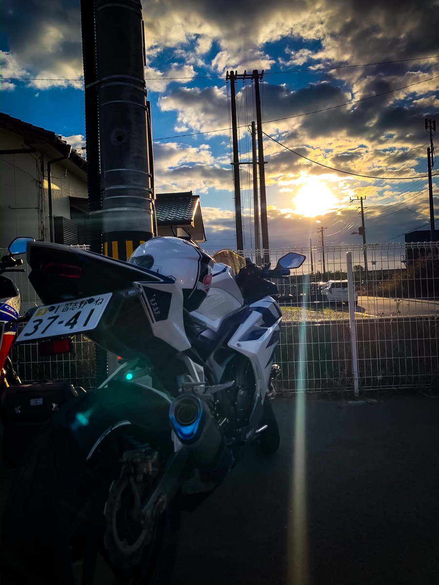 しゅん白青mc51 晴れ間マシン Cbr250rr ヤンマシ写真部 3枚目は違う人