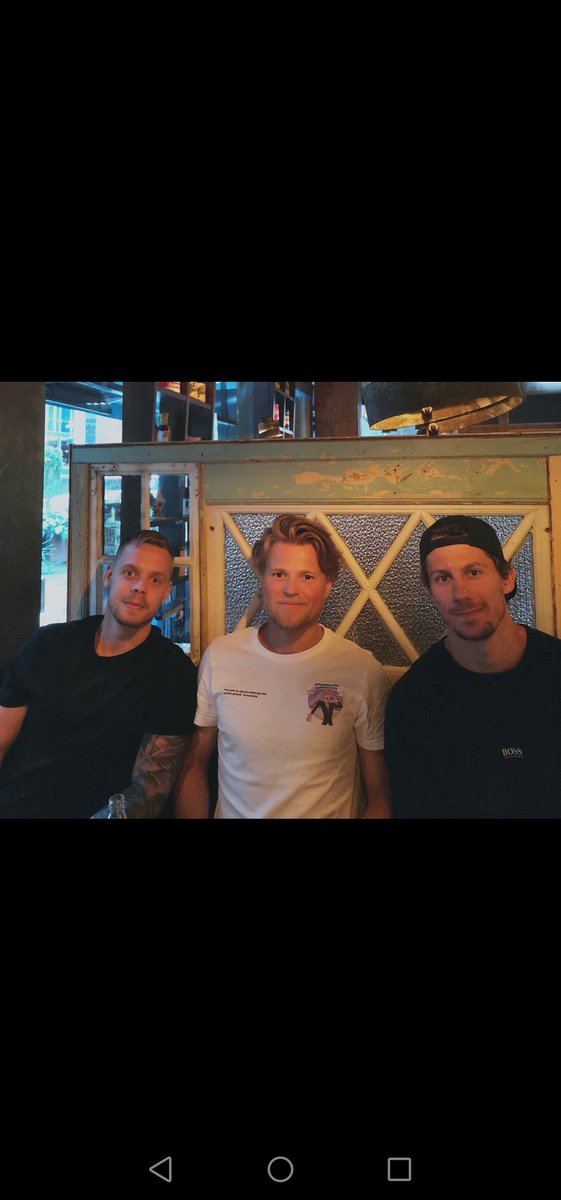 rundvantet's tweet photo. Ny episode ute! Denne gangen med @Olden92 og @MarkusSberg. Vi prater og guttas oppvekst, hvordan det er å bli draftet + hvem gutta ville giftet seg med! I tillegg har vi en oppfordring til supporterne + en spøkelseshistorie! #rundvantet #2hockey

Link 👇 https://t.co/3bUypsaDNU https://t.co/wSAndiOrS8