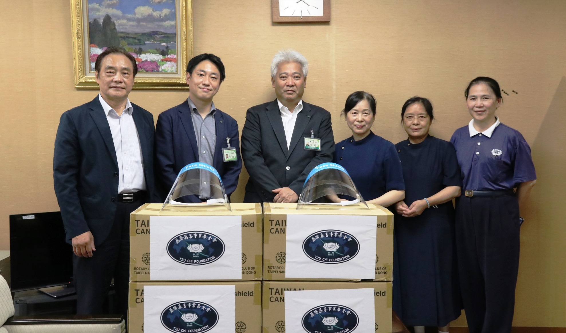 杉並区広報課 台湾の慈善団体 仏教慈済慈善事業基金会 から フェイスシールド１ ０００枚を寄贈していただきました いただいたフェイスシールドは 特別支援学校 特別支援学級設置校をはじめ 区立学校の教育活動に有効に活用いたします T