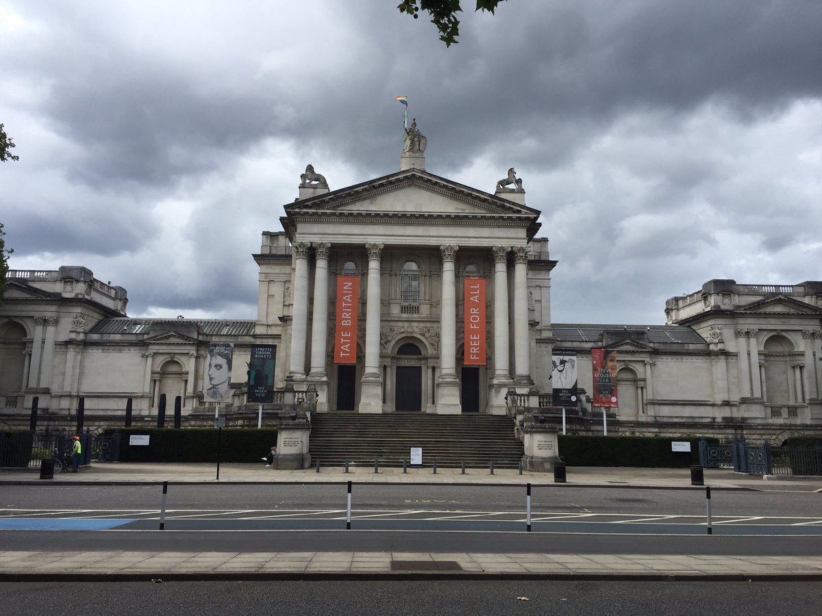 11Thames11's tweet photo. Does distance make the heart grow fonder? Eerily deserted streets of #London yesterday. Great for cycling though. #piccadillycircus #tatebritain #regentstreetsaintjames #fiftycheyne #londonaffair #londonbyday https://t.co/SIjjrtQ4Bd