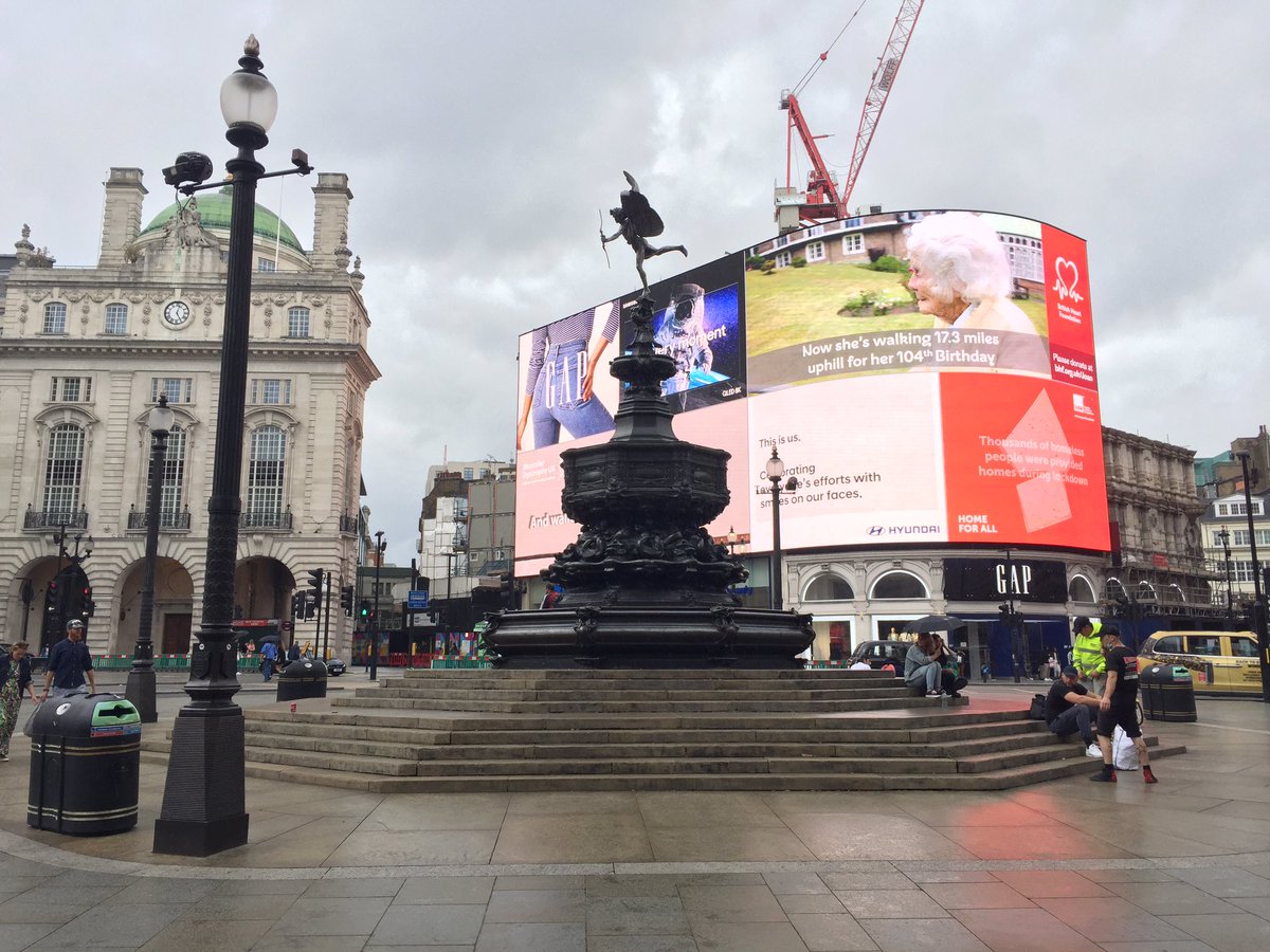 11Thames11's tweet photo. Does distance make the heart grow fonder? Eerily deserted streets of #London yesterday. Great for cycling though. #piccadillycircus #tatebritain #regentstreetsaintjames #fiftycheyne #londonaffair #londonbyday https://t.co/SIjjrtQ4Bd