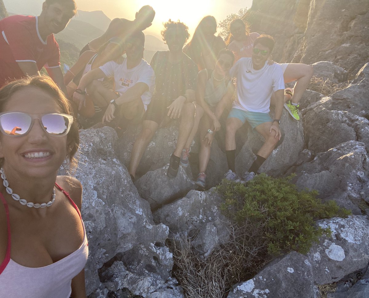 Clara_Sanchezz's tweet photo. Días rurales 🔝 con mis ineftos favoritos ⛰🍃@loschozos #profesEF 💪🏻 https://t.co/pNTZ3CkB0i