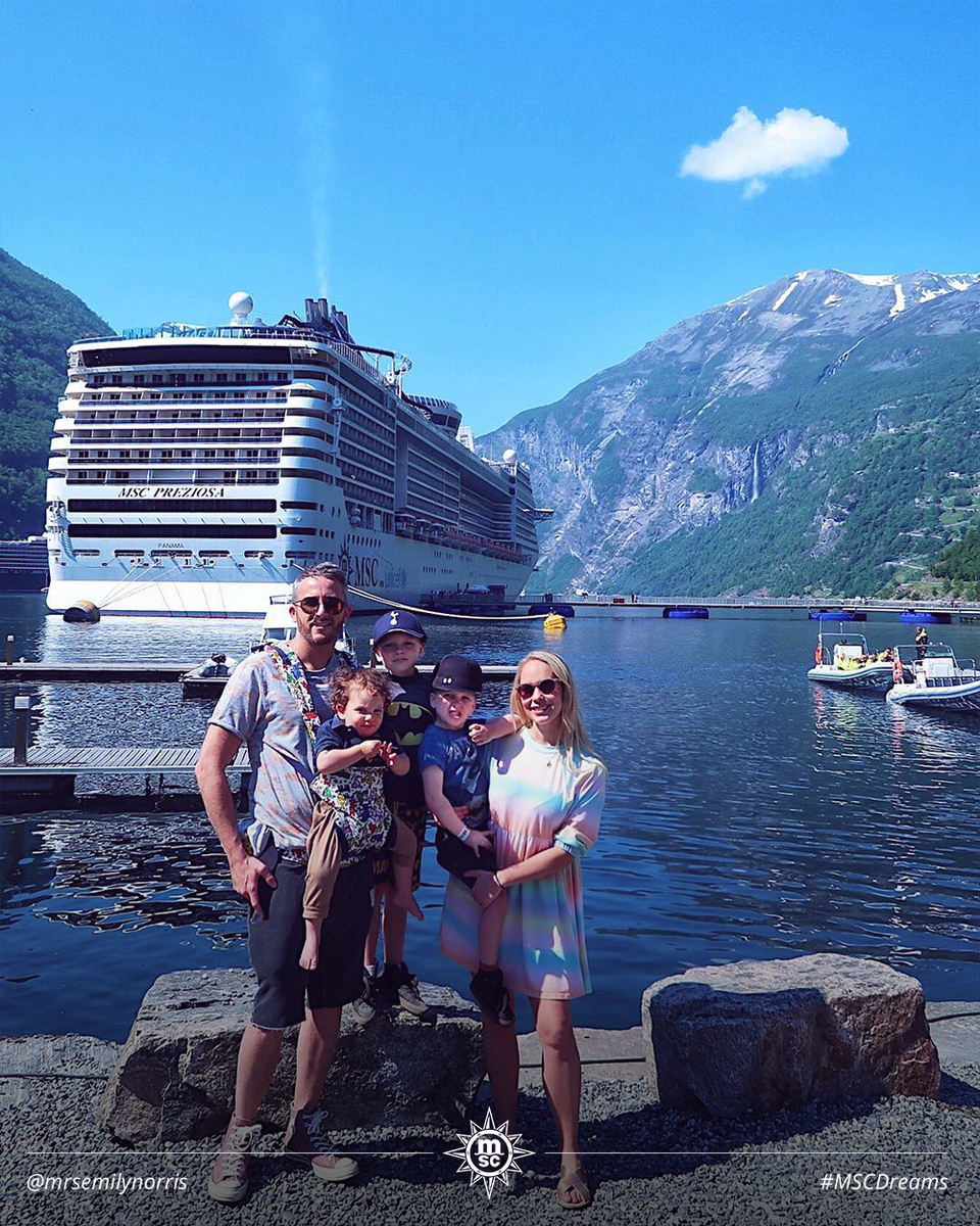 MSC_Crociere's tweet photo. L'amore parte sempre dalla famiglia💙Condividi i momenti più belli vissuti in famiglia e usa #MSCDreams! Potrai far parte del nostro mare di immagini sul nostro sito: https://t.co/FNxJiPfmTs . Grazie per l'immagine, Emily. Libera la tua voglia di scoperta. #UnMondoDiScoperte https://t.co/3817GhpEjg