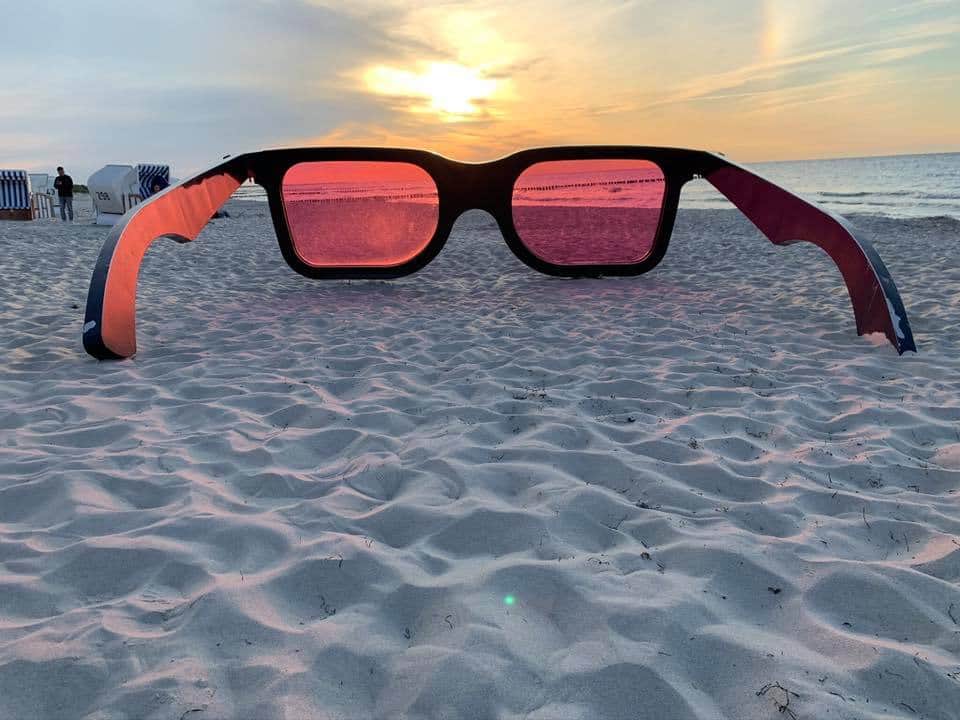 OWS_Poseidon's tweet photo. Guten Morgen von der Insel #Fischland Darss #Zingst. Wir wünschen Euch #Twitterlinge einen guten Start in die neue Woche mit #Sonne an #Ostsee #Seebrücke. Wer kennt diese XXL #Sonnenbrille? #love
#wirsindinsel #inseliebe #ostseeliebe #balticsea #sunset #blogger #Wassersport #mv https://t.co/lZwYGBNmkk