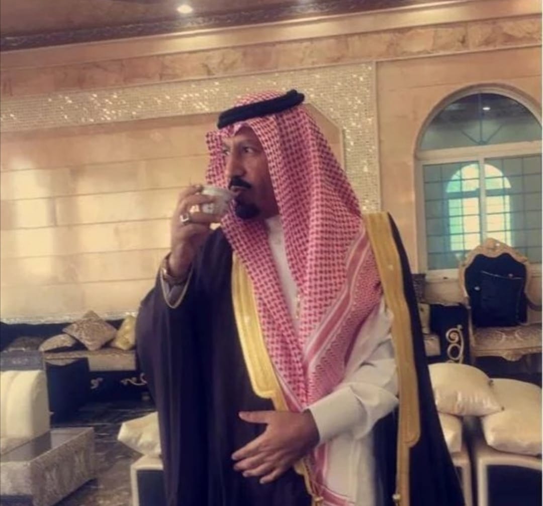 alkhad3_95's tweet photo. سـلام لك ياشايع الصيت عواد
يا أبوالأدب والدّين راعِ الفضيه
كـل الـمعاني لأجـل عواد تنقاد
أبو المراجل و السّطر و الحميه
والله لو نكتب من الشعر ما زاد
قدرك .. وتدري بالمعاني خفيه
أنت الأديب الشاعر الفذّ والزاد
لأهل الأدب ولضامي الروح ميه
عبدالله مهذب الرويلي
#المهذّب https://t.co/sIanCUnnlr