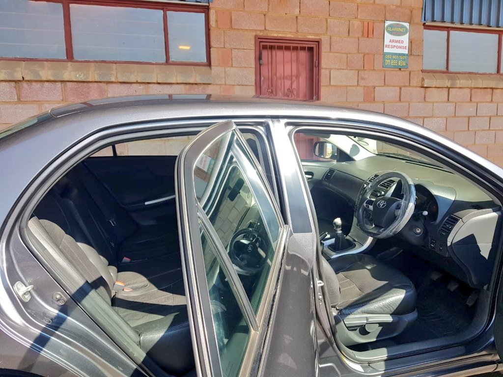 Alfonzowords2's tweet photo. 2013 Toyota 1.6 professional 
Mileage: +156k km
🔘Full house 
🔘Leather seats
🔘Car is from a mechanic business owner so you know its 100% mechanically.
🔘R98k 
Contact Raymond 078 489 9588
#Toyota #DJSBU 
https://t.co/wRH0bReJRc