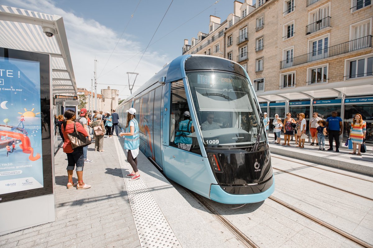 Joyeux anniversaire au Tramway de <a href="/Caenlamer/">Caen la mer</a> ! Il y a 1 an jour pour jour à Caen, le Tramway accueillait ses premiers passagers. Un projet structurant et d’envergure pour l’agglomération caennaise, pour une desserte adaptée et une qualité de service toujours plus élevée.