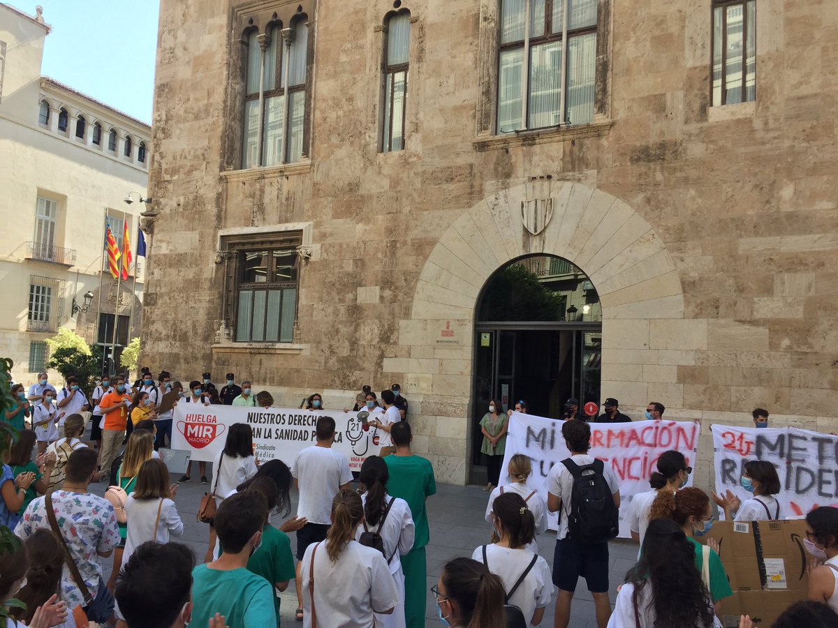 PedroAldanaVlc's tweet photo. HUELGA MIR CV y MADRID

Tercera manifestación y no sabemos nada de @anabarcelochico 

SIN RESIDENTES NO HAY SANIDAD

#HuelgaMIR #Huelgamircvalenciana @huelgamirmadrid @huelgamircv https://t.co/LtmoUA4VsD