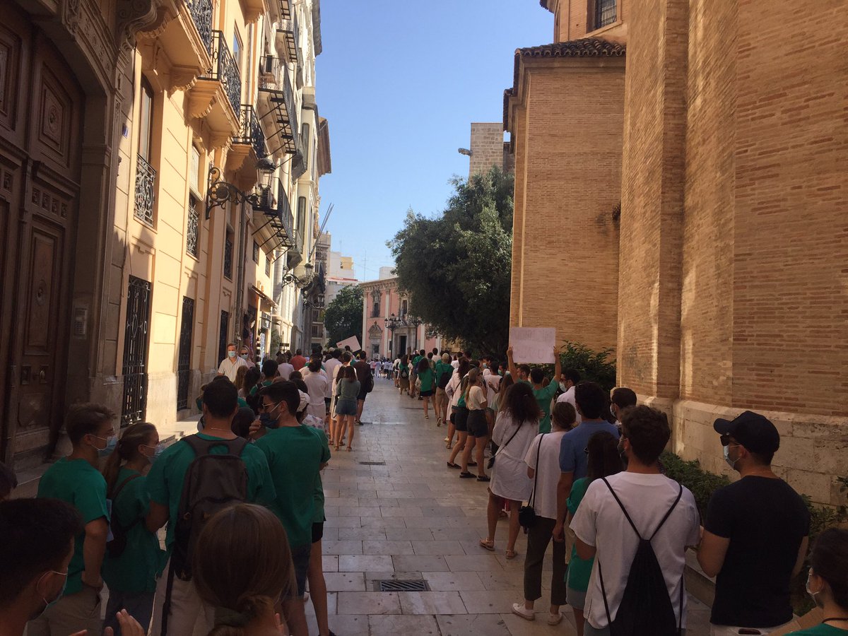 PedroAldanaVlc's tweet photo. HUELGA MIR CV y MADRID

Tercera manifestación y no sabemos nada de @anabarcelochico 

SIN RESIDENTES NO HAY SANIDAD

#HuelgaMIR #Huelgamircvalenciana @huelgamirmadrid @huelgamircv https://t.co/LtmoUA4VsD