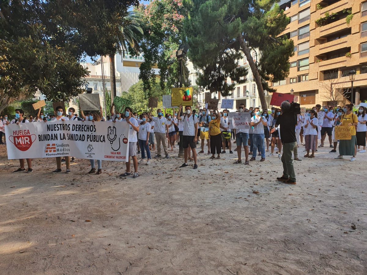 PedroAldanaVlc's tweet photo. HUELGA MIR CV y MADRID

Tercera manifestación y no sabemos nada de @anabarcelochico 

SIN RESIDENTES NO HAY SANIDAD

#HuelgaMIR #Huelgamircvalenciana @huelgamirmadrid @huelgamircv https://t.co/LtmoUA4VsD