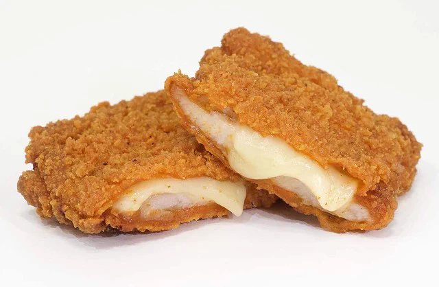 人気のファミチキに「チーズタッカルビ味」登場！28日に発売されます。