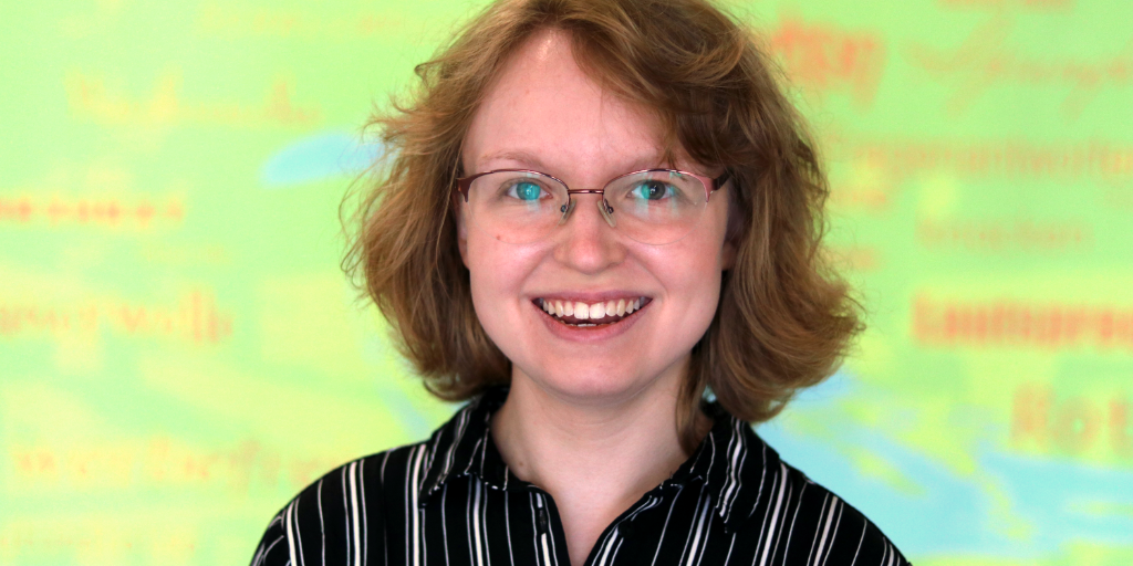 TIDE_HH's tweet photo. Das heutige Montagslaecheln kommt von Lena. Sie ist neu im #TIDEteam und macht ein dreimonatiges Praktikum in der #TIDEradio-Sendeabwicklung. Lena möchte nach ihrem Studium ein Volontariat machen und sammelt dafür bei uns schon mal Praxiserfahrung. https://t.co/DdAJojE4f5