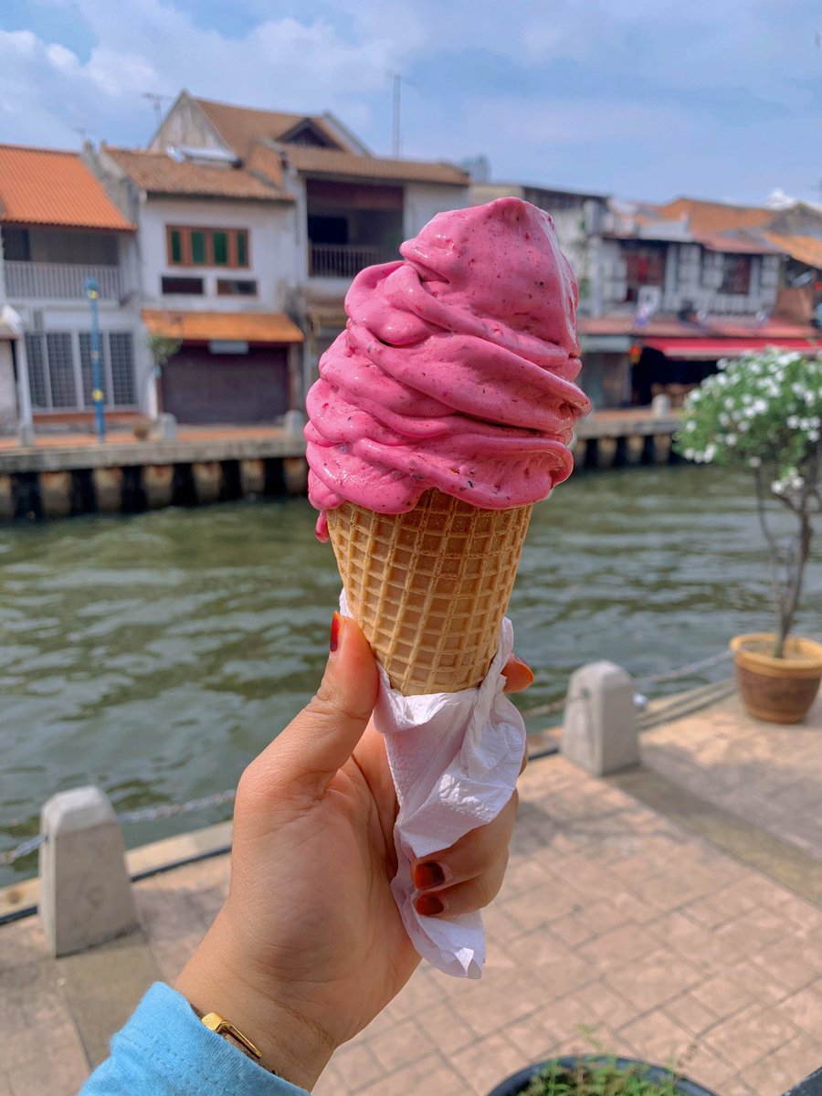 Real Fruit Ice Cream - Antara menu popular ialah Mix Barries. - Sedap ! - Jangan lupa OOTD sambil melihat view yang menarik 