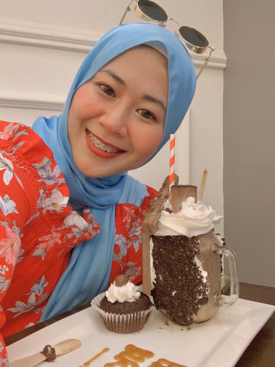  Truly Two Cafe- Selepas berpanas jalan di sekitar bandar Melaka tekak terasa nak makan manis-manis. - Banyak pilihan desert yang sedap disini