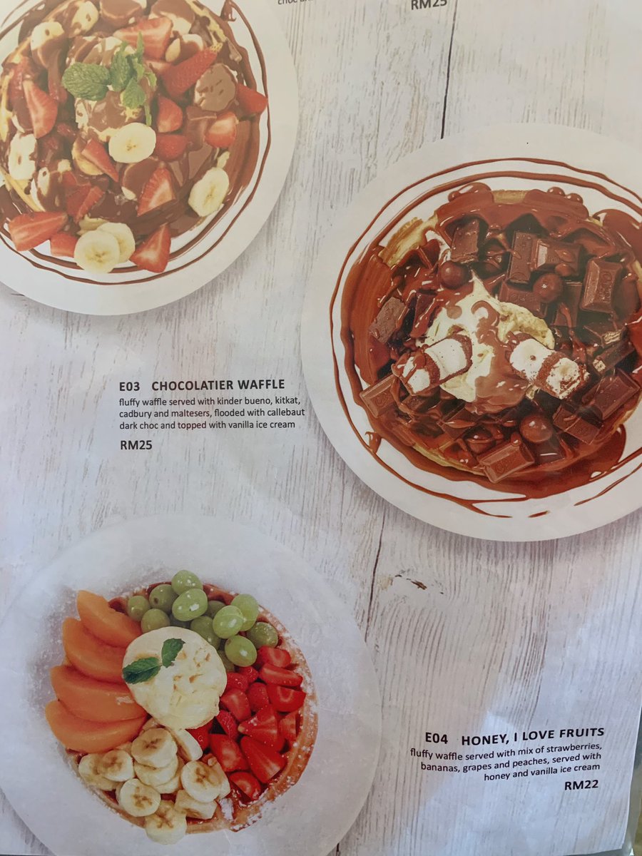 -Menarikkan semuaAntara menu popular dekat sini ialah Black Coral. - Kek yang ada atas cawan tu sedapp