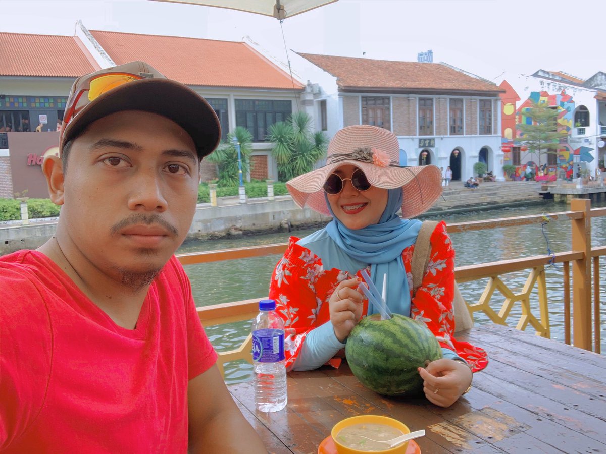  Cendol Jam Besar - Pilih meja tepi sungai baru ‘feeling’ len macemmm hehhe- I pilih cendol biasa, memang betul sangat sedap!- oh oh jangan lupa air buah tembikai fresh- Harga buah ikut saiz.