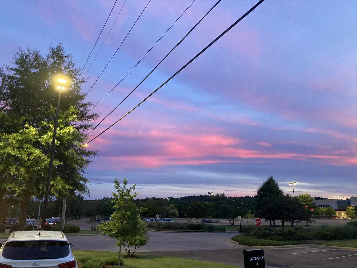 KumuWendie's tweet photo. Mississippi sunset- pictures from Chief. Absolutely no filter. #sunset #sunsetpics #mississippi #chieflove #chiefrules https://t.co/IDSCnvczHJ