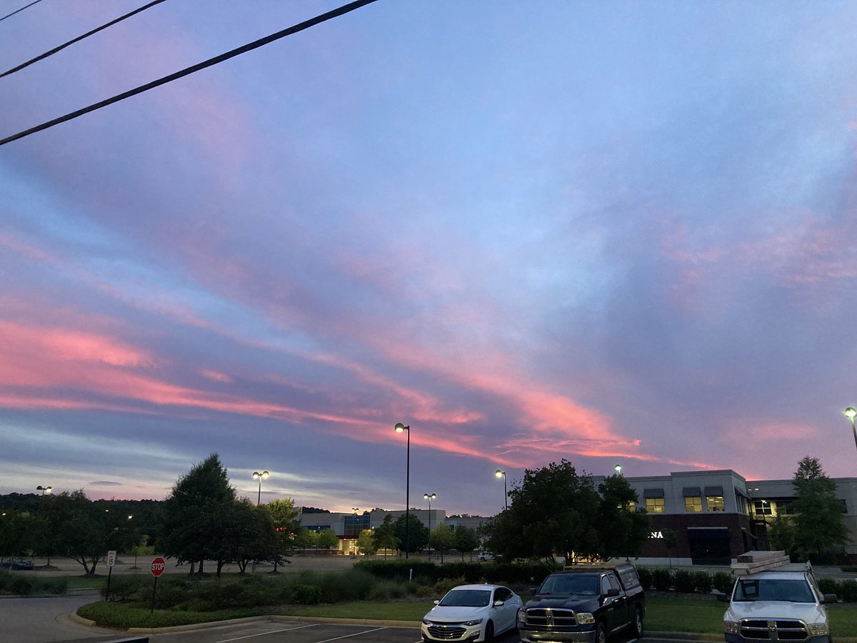 KumuWendie's tweet photo. Mississippi sunset- pictures from Chief. Absolutely no filter. #sunset #sunsetpics #mississippi #chieflove #chiefrules https://t.co/IDSCnvczHJ