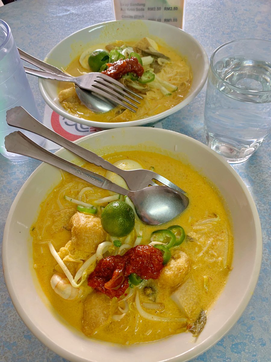  Sayyid Antique & Café- Datang Melaka Wajib datang cafe yang sangat menarik ini, dipenuhi dengan barangan antik dan klasik- Mesti cuba Laksa Nyonya yang sedap 