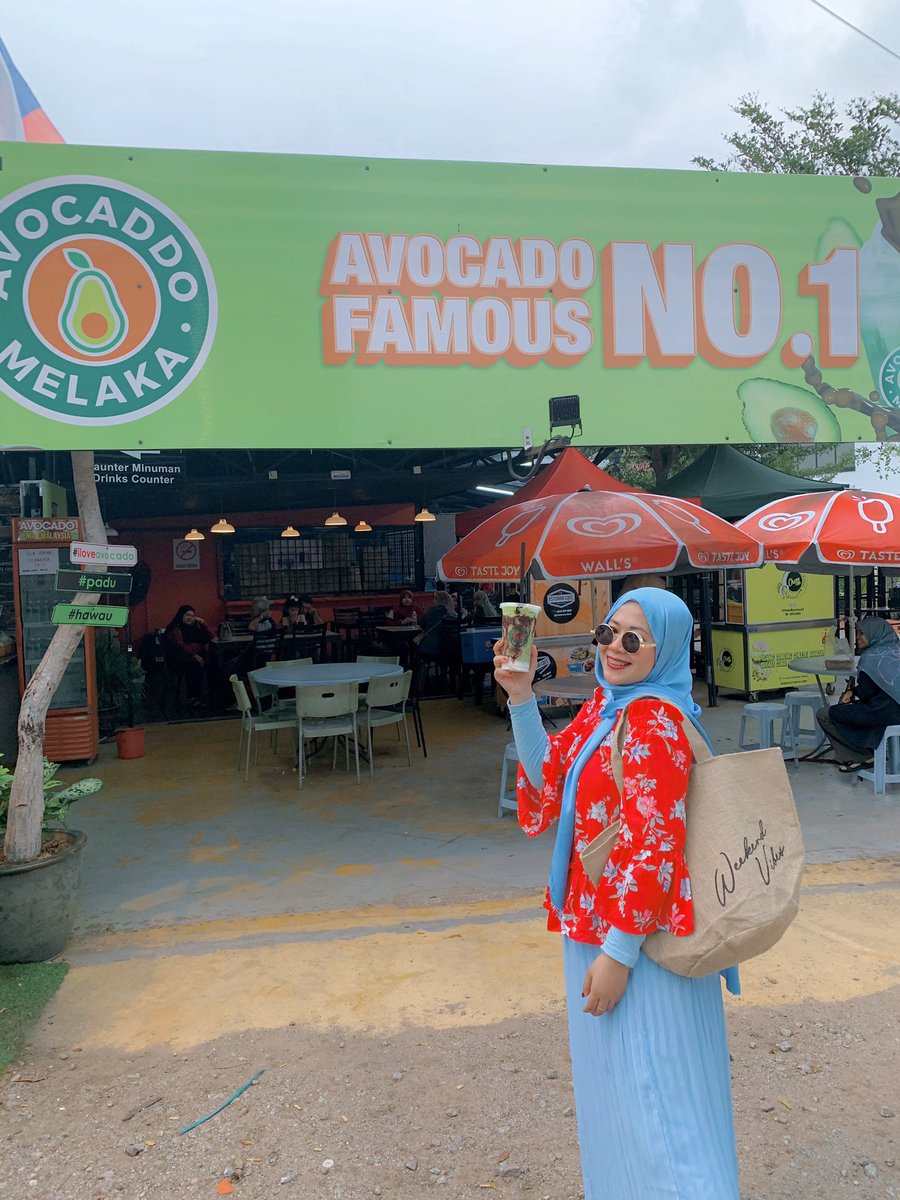  Avacado Famous No. 1- Kedai dia berdekatan dengan Kuih Keria Antarabangsa- Rasa dia sedap. - I pilih Choclate Speacial IceCream