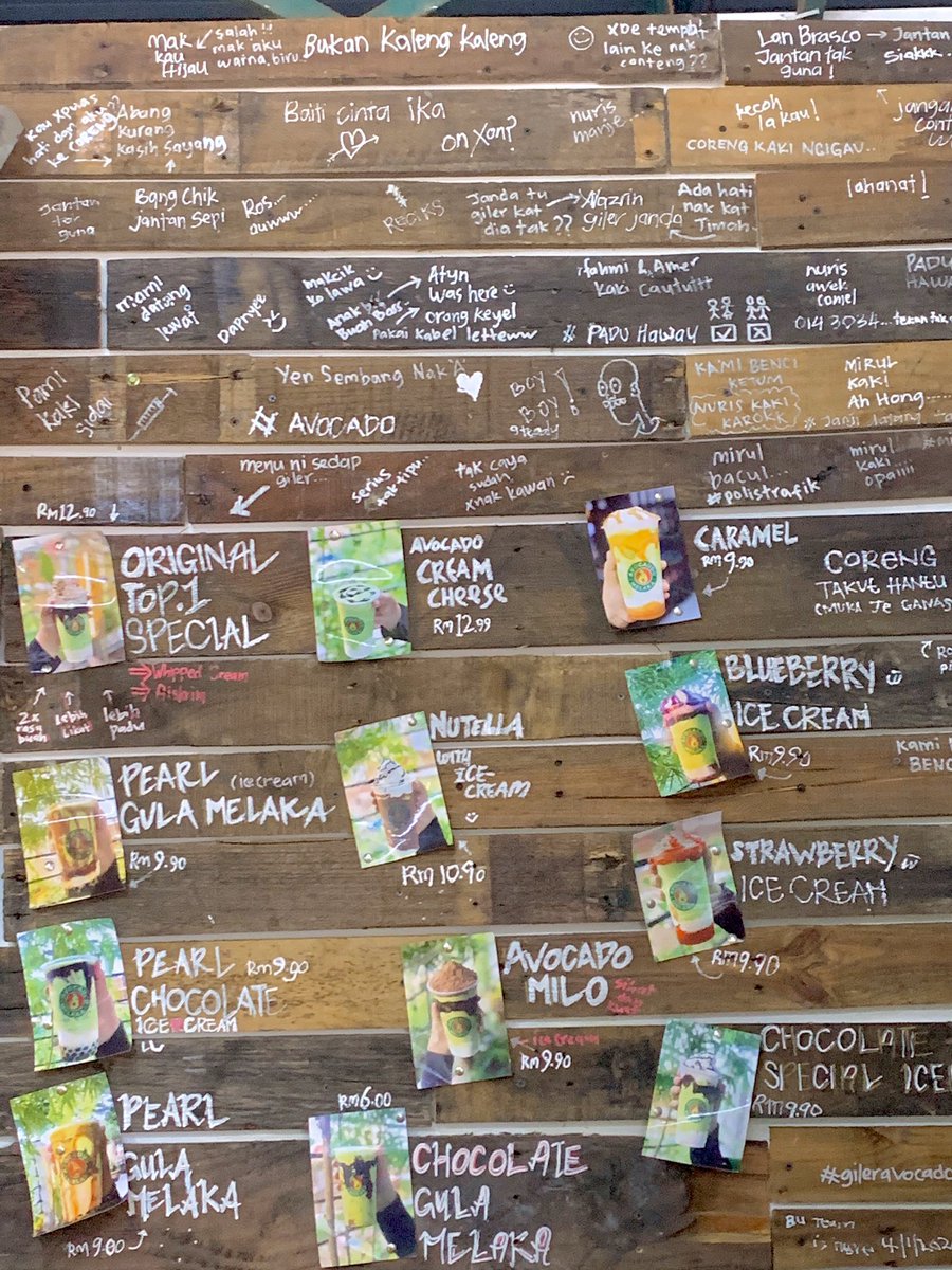  Avacado Famous No. 1- Kedai dia berdekatan dengan Kuih Keria Antarabangsa- Rasa dia sedap. - I pilih Choclate Speacial IceCream