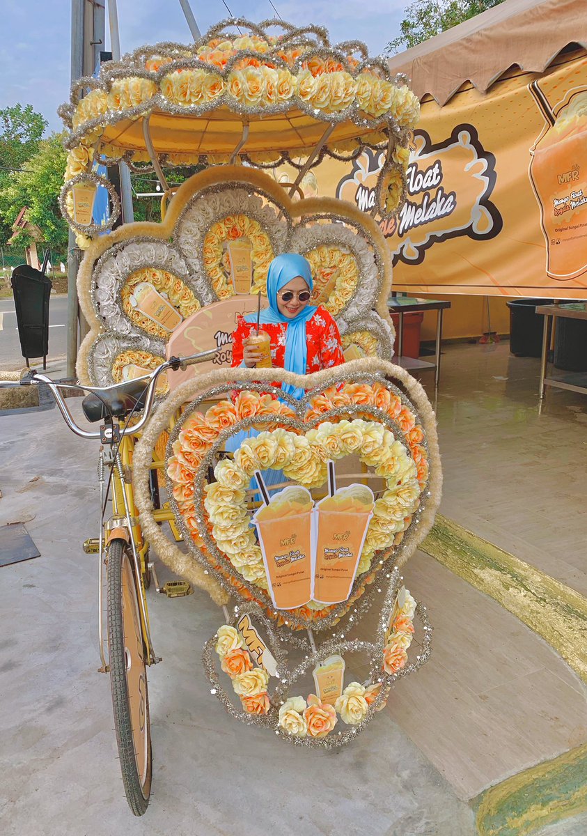  Manggo Float Royale Melaka- Sedap !!- Selain Manggo Float tolong beli kuih peneram! Ya Allah sedap sungguh.