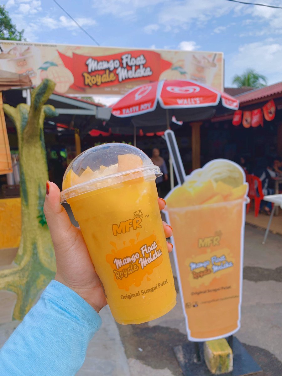  Manggo Float Royale Melaka- Sedap !!- Selain Manggo Float tolong beli kuih peneram! Ya Allah sedap sungguh.