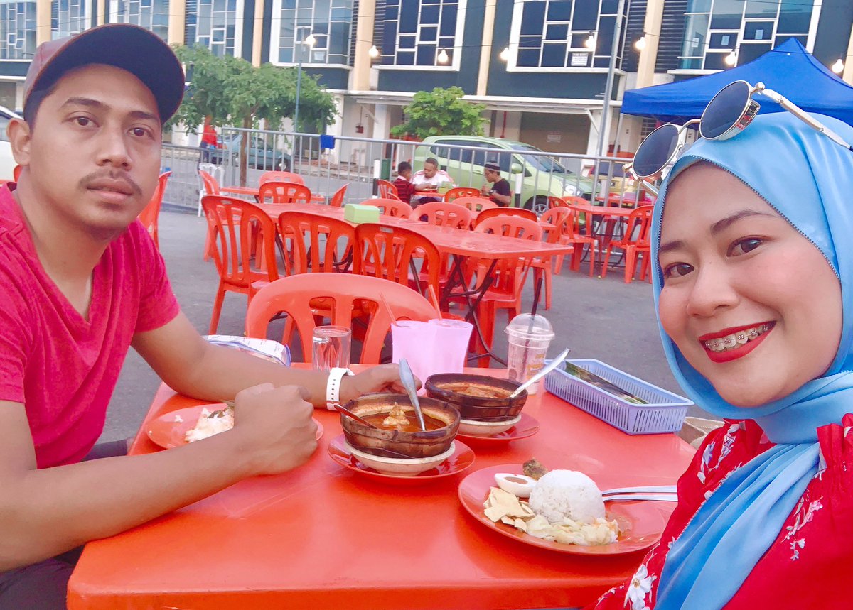  Asam Pedas Pasar Borong- I pilih kedai tepi sekali nama nya (Matahari)- I cuba dua jenis ikan jenahak dan pari. Sedap sangat!!!!