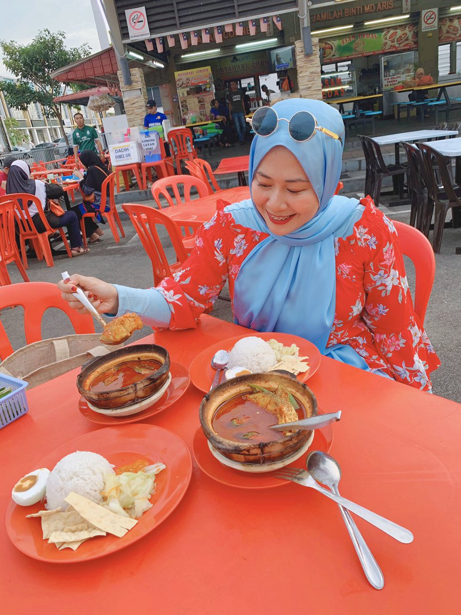  Asam Pedas Pasar Borong- I pilih kedai tepi sekali nama nya (Matahari)- I cuba dua jenis ikan jenahak dan pari. Sedap sangat!!!!