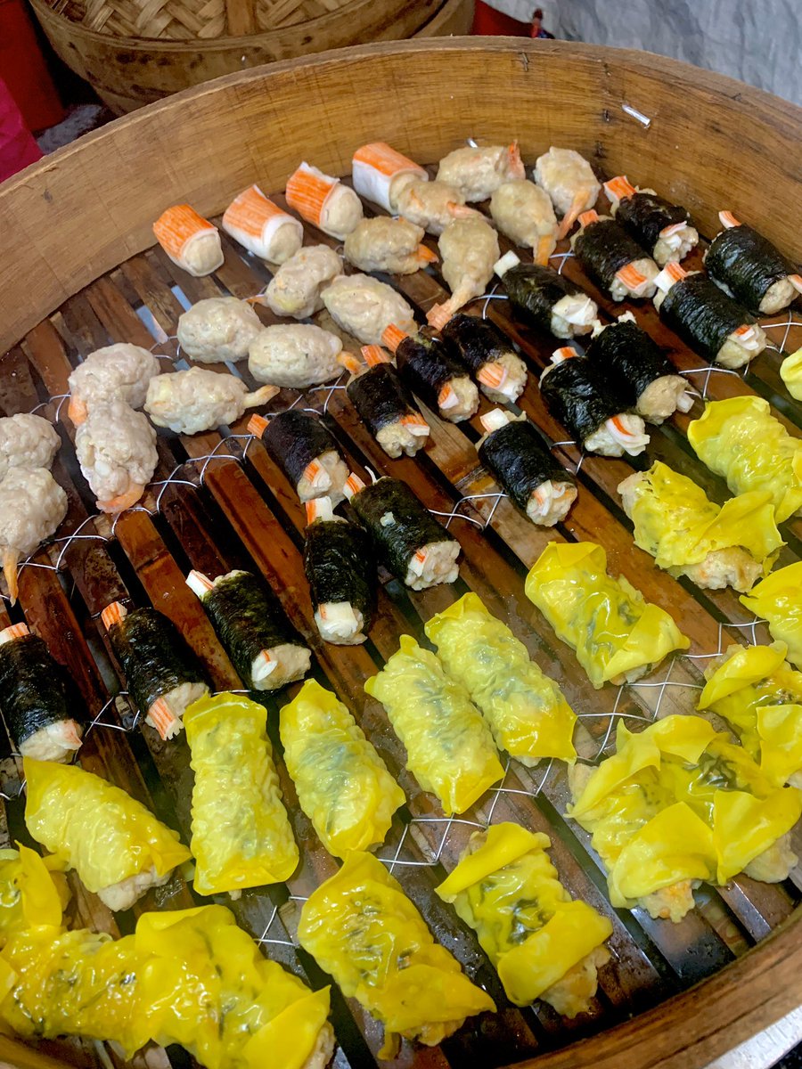  DownTown (Depan Pahlawan Mall)- Dekat sini kene rasa sushi Sangat sedap ! - Pelbagai jenis sushi ada dan cepat habis. - Dimsum pun ada pelbagai pilihan dan sedap . - Air buah jambu batu ni pun sedap. Kene cuba. All RECOMENDED