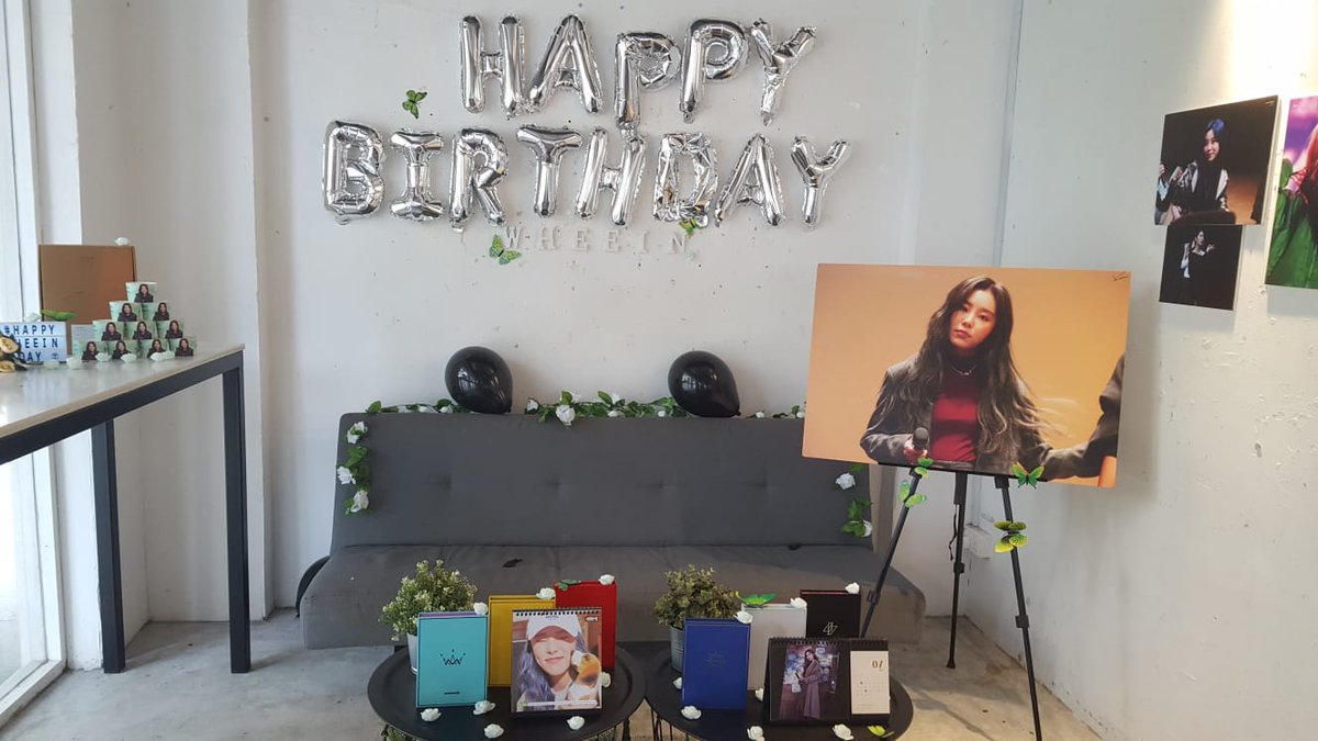 lilwheepup's tweet photo. We are open!

Admin table is next to counter, come and claim your pcs after buying a drink!

#les_fleurs_épanouies
#the_blooming_flowers https://t.co/BnKARTM5rw