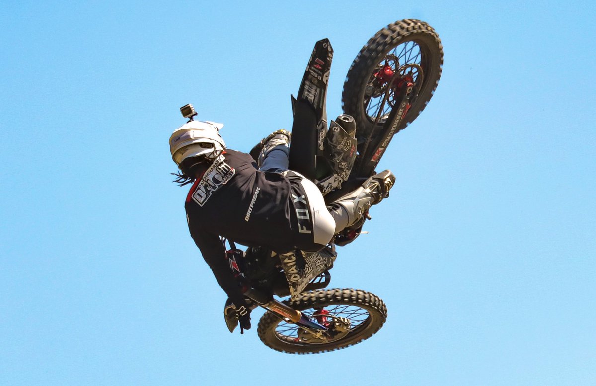 daichi_bol_fmx's tweet photo. みんなで盛り上げようってならないと、どんどん衰退化するだけだよ。
どこどこだけがとかじゃなくて巻き込んで巻き込んでみんなでやりたい。
で、みんなで稼いでみんなでリッチになっていい車乗って格好付けて、もっと憧れられるスポーツにしたい。
#fmx #バイク #オフロードバイク #日本 https://t.co/gFvtzUBZlJ