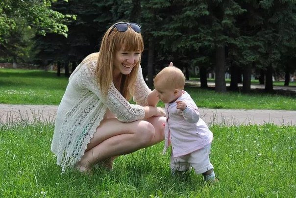 Vityzeva's tweet photo. 27 июля 2014 года. 
Массированный удар по Горловке продолжался около двух суток. 27 убитых, более 100 раненых. В числе погибших - Горловская мадонна, 23-летняя Кристина Жук, и ее 10-месячная дочь Кира. 
В этом году малышка должна была бы пойти в первый класс.
Но ее убила Украина. https://t.co/bZHJQ6YHxI