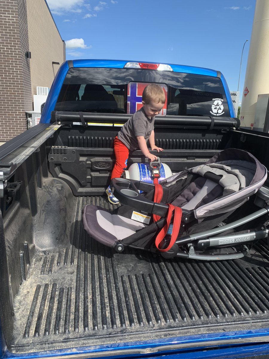 va6aka's tweet photo. Had several nice QSO’s this weekend, but more importantly I spent some quality time with Keldan. When mom, @breannetidemann, doesn’t tag along I tend to spoil the little guy🤦🏻♂️🤷🏻♂️ #spoiled #snacks #futureham https://t.co/hkCaaf9ZzW