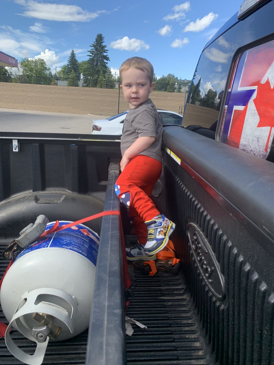 va6aka's tweet photo. Had several nice QSO’s this weekend, but more importantly I spent some quality time with Keldan. When mom, @breannetidemann, doesn’t tag along I tend to spoil the little guy🤦🏻♂️🤷🏻♂️ #spoiled #snacks #futureham https://t.co/hkCaaf9ZzW